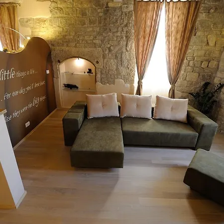 Desiderata Apartment *