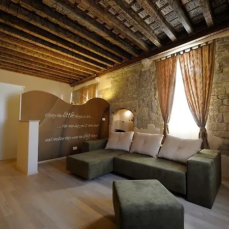 Desiderata Studio سبليت