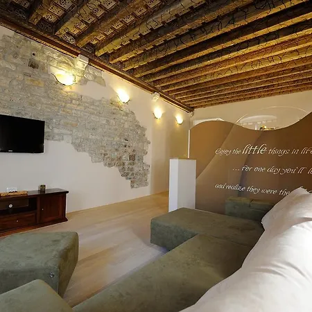 Desiderata Studio * سبليت