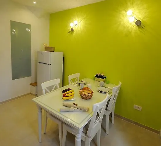 Apartment Desiderata *