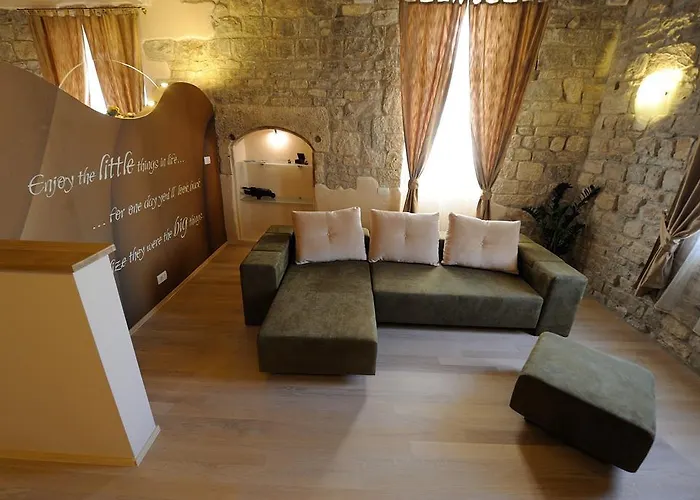 Desiderata Apartment *